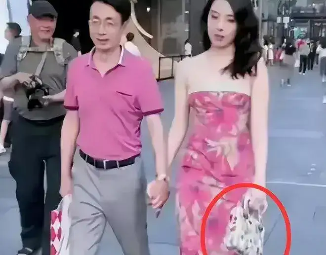 成都牵手门事件免职裙火了,连衣裙卖家呼吁理性消费!-6 成都牵手门事件免职裙火了,连衣裙卖家呼吁理性消费!