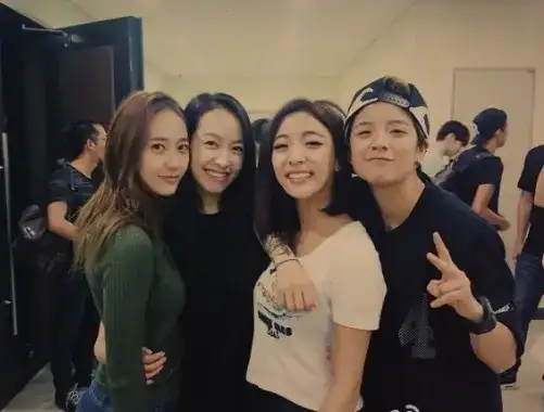 Amber刘逸云是男的还是女的,刘逸云是男人吗还是女人-1 Amber刘逸云是男的还是女的,刘逸云是男人吗还是女人
